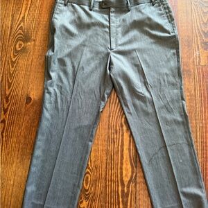 Roundtree & Yorke Gray Dress Pants with Classic Straight-Leg Cut